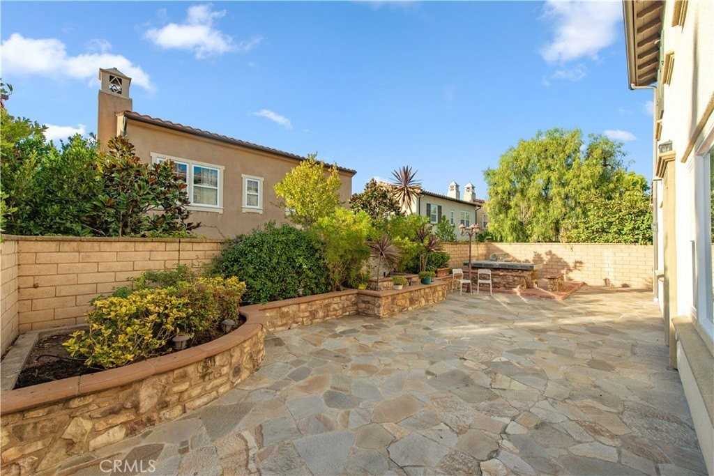 23 Breezes - Photo 2 of 31