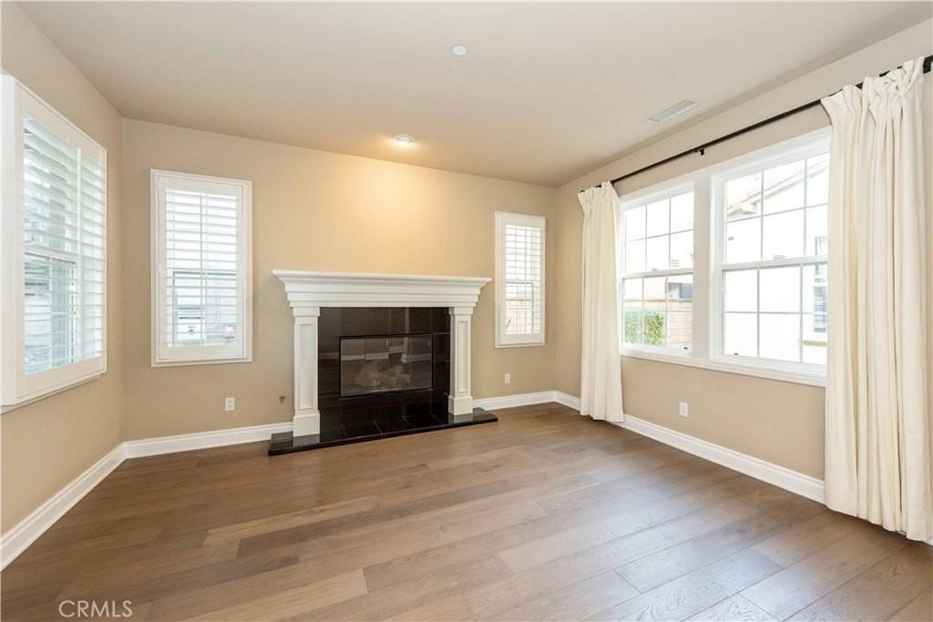 23 Breezes - Photo 5 of 31