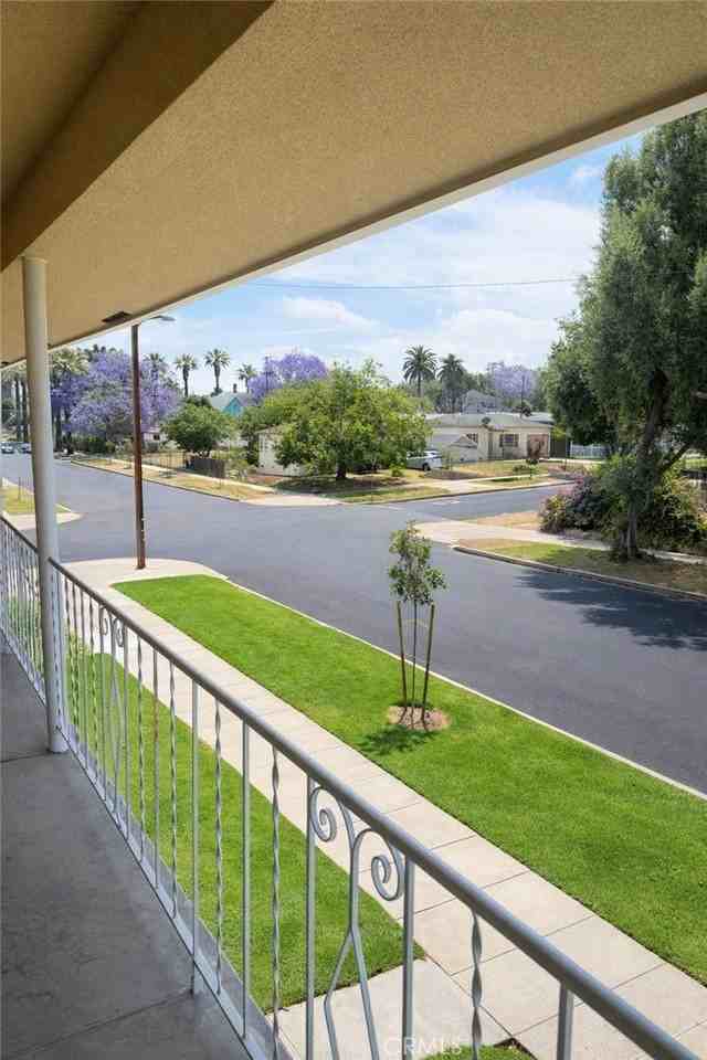 315 E 8th St - Photo 6 of 6