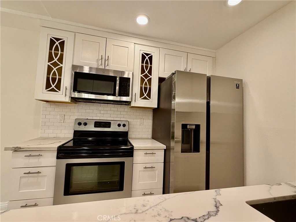 28947 Thousand Oaks Blvd - Photo 6 of 15