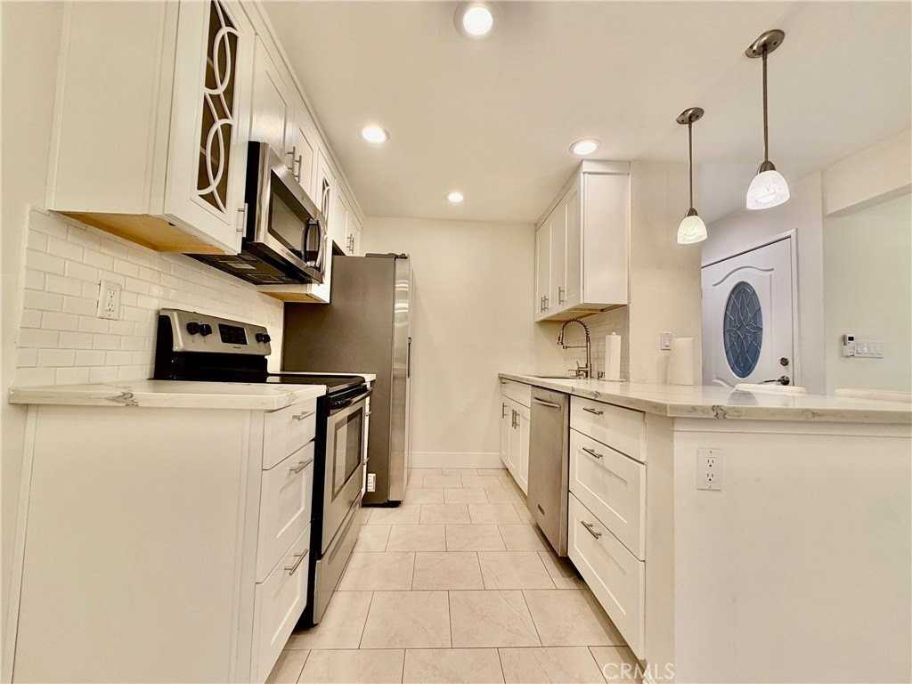 28947 Thousand Oaks Blvd - Photo 7 of 15