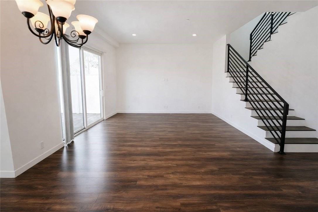 18919 Gault St - Photo 3 of 17