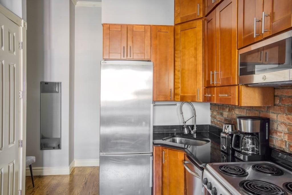 W 14th St #3E - Photo 5 of 10