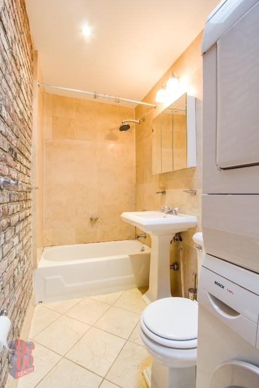 Christopher St #13 - Photo 4 of 7