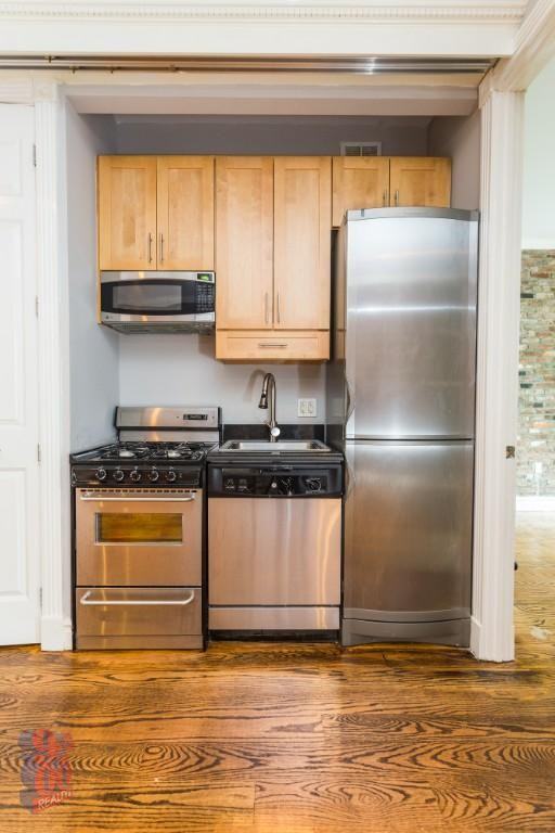 47 E 1st St #01R - Photo 5 of 7