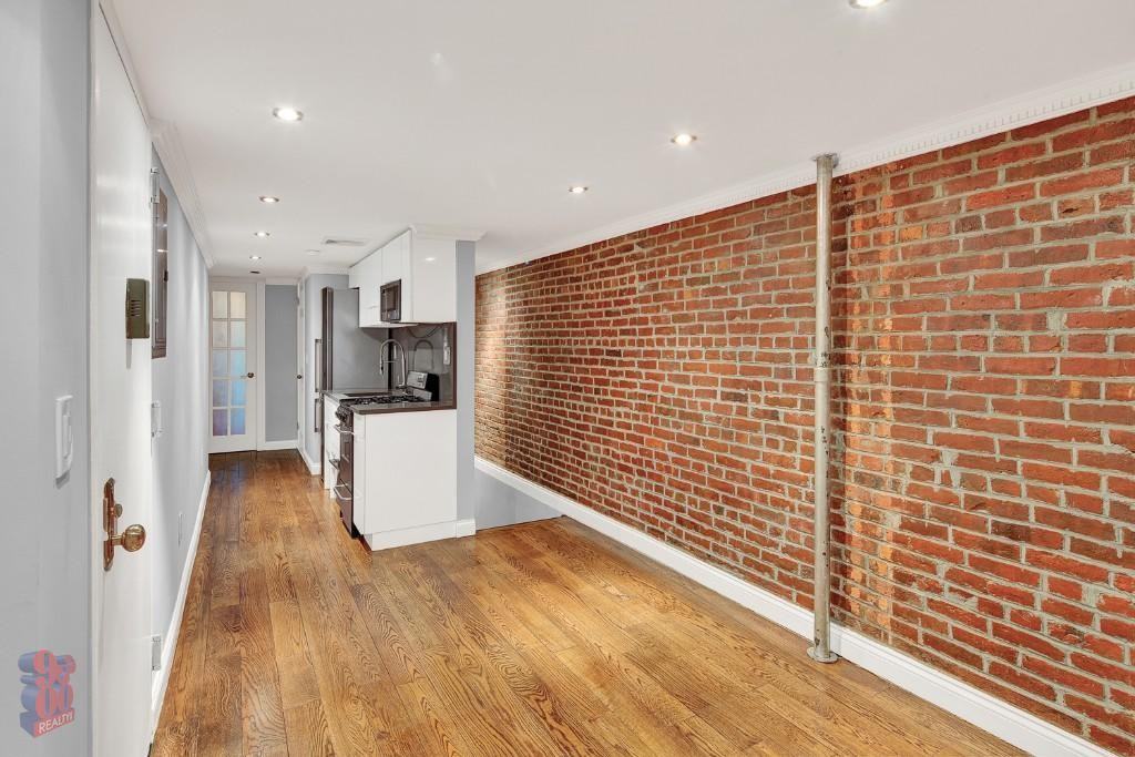 118 E 7th St #01W - Photo 5 of 10