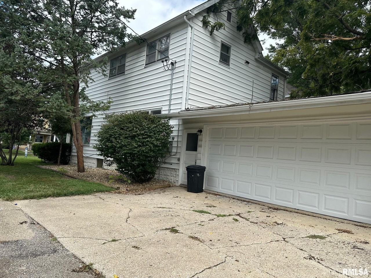 202 N State St - Photo 3 of 15