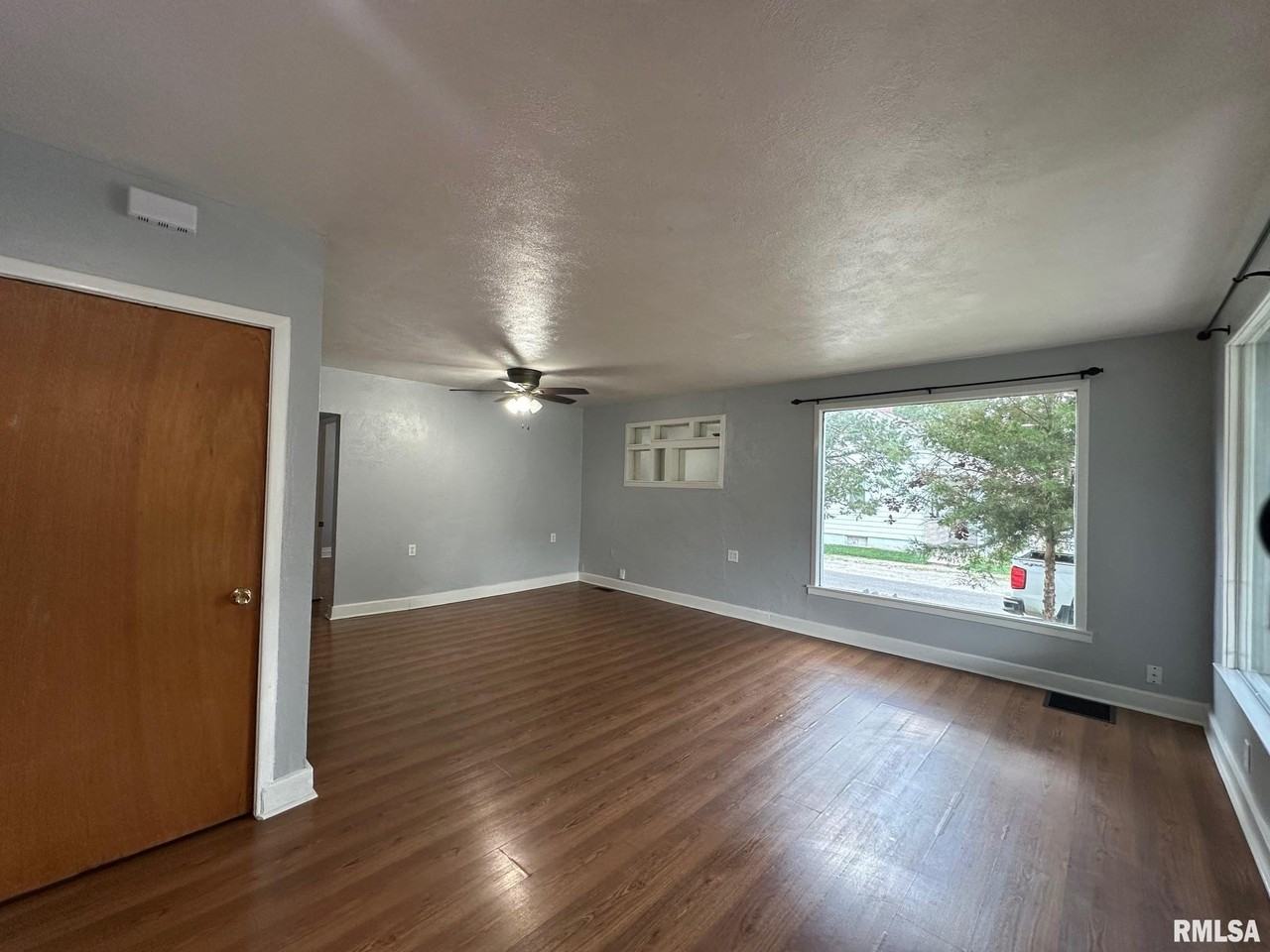 202 N State St - Photo 4 of 15