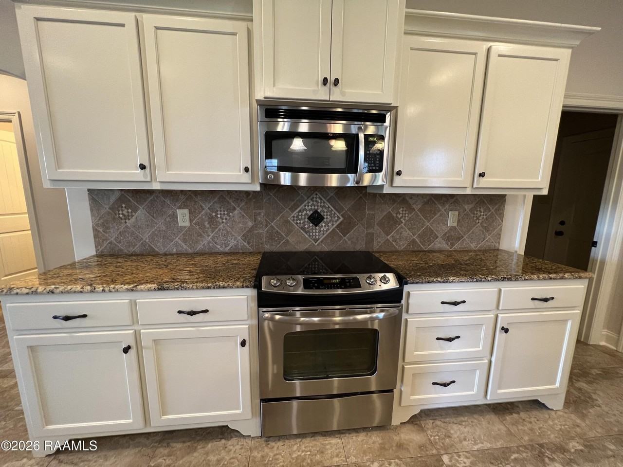 204 Crenshaw Dr - Photo 5 of 19