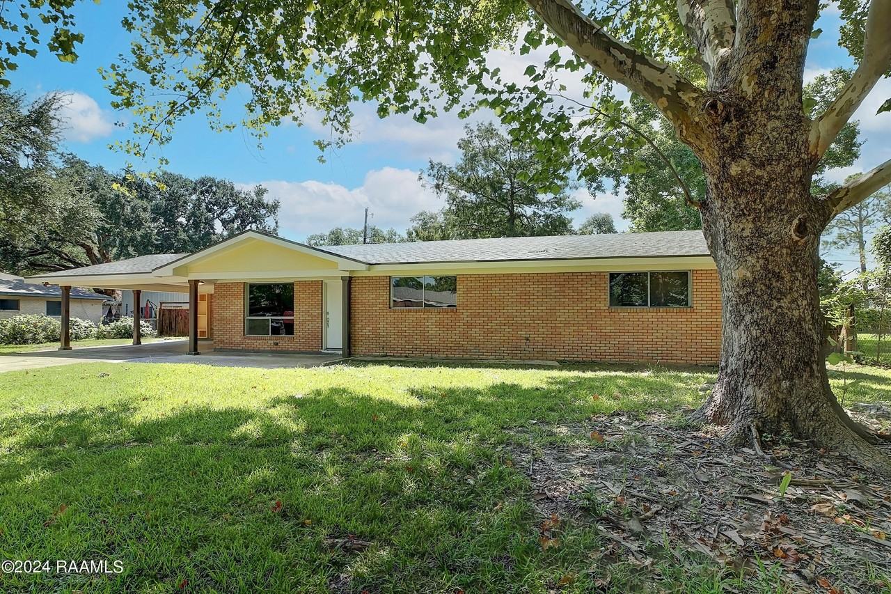 113 Montgomery Dr - Photo 2 of 24