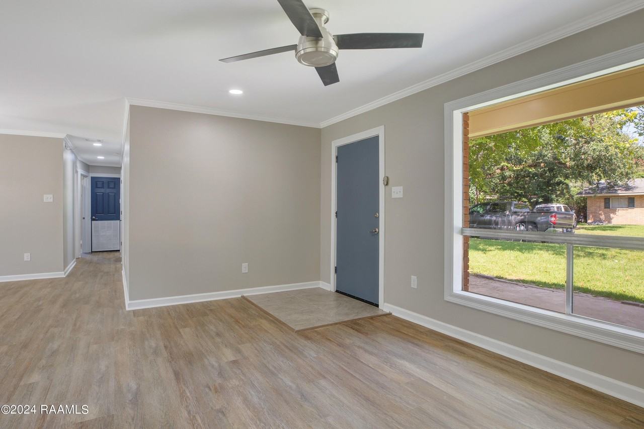 113 Montgomery Dr - Photo 4 of 24