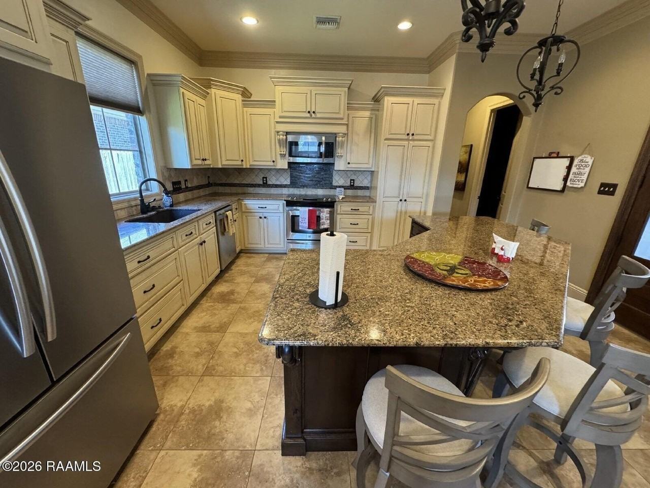 330 Dunvegan Ct - Photo 3 of 27