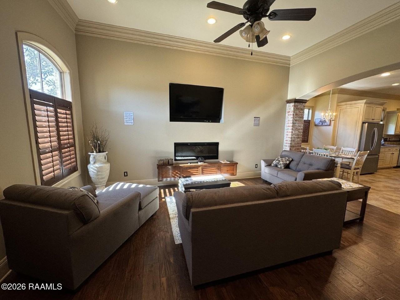 330 Dunvegan Ct - Photo 7 of 27