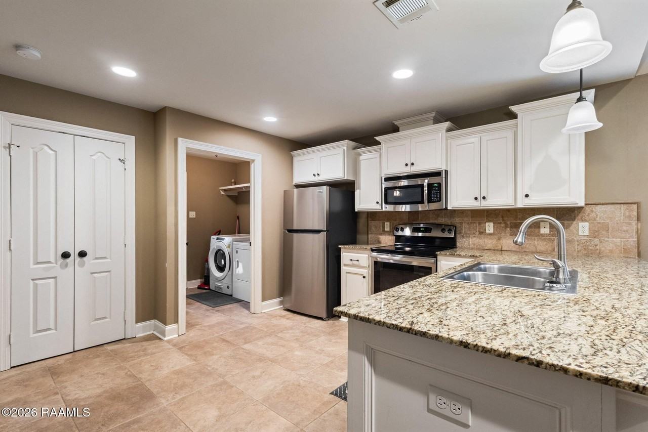 122 Acacia Ln - Photo 5 of 18