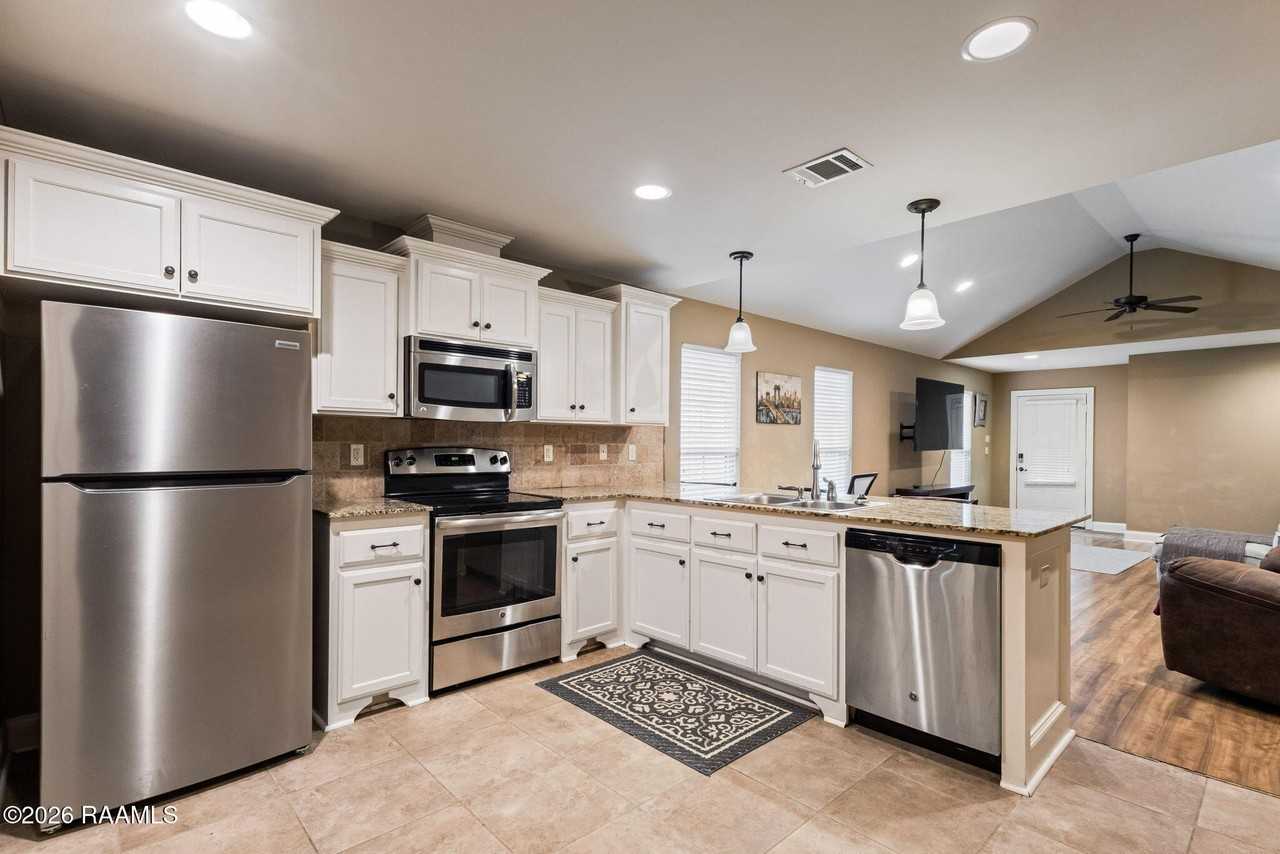 122 Acacia Ln - Photo 6 of 18