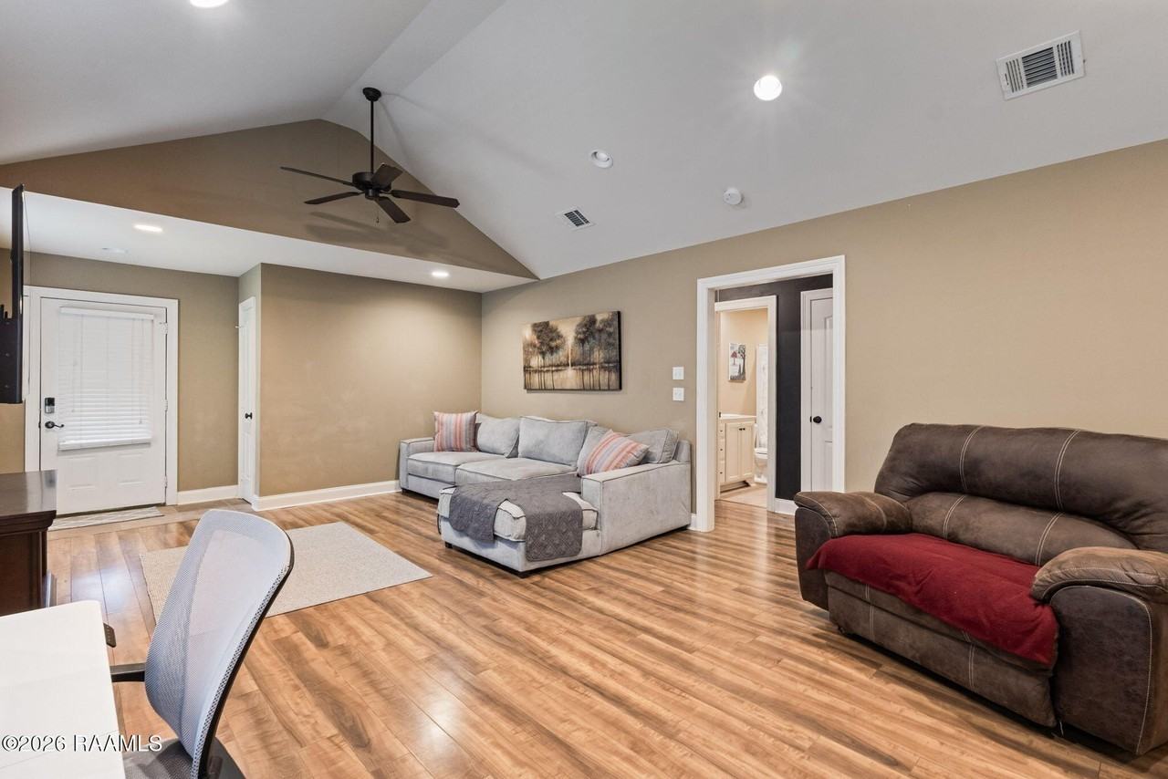 122 Acacia Ln - Photo 7 of 18