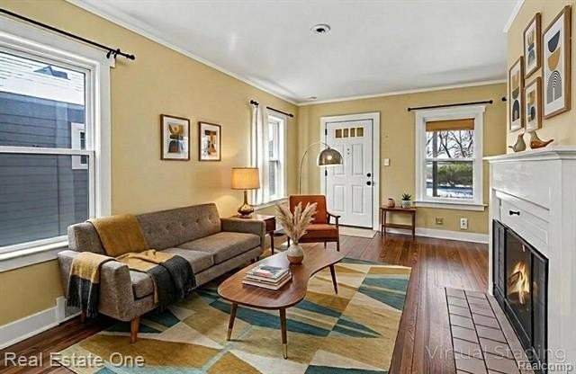 1105 E 5th St - Photo 3 of 35