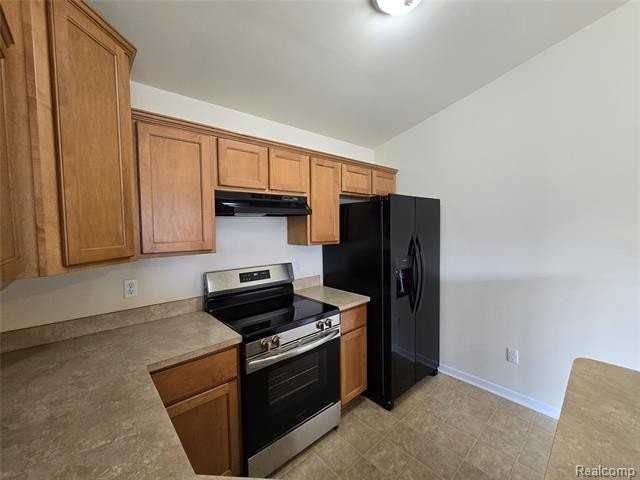 27601 Hidden Oaks Dr - Photo 3 of 10