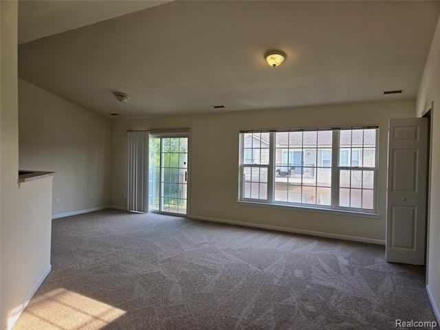 27601 Hidden Oaks Dr - Photo 6 of 10