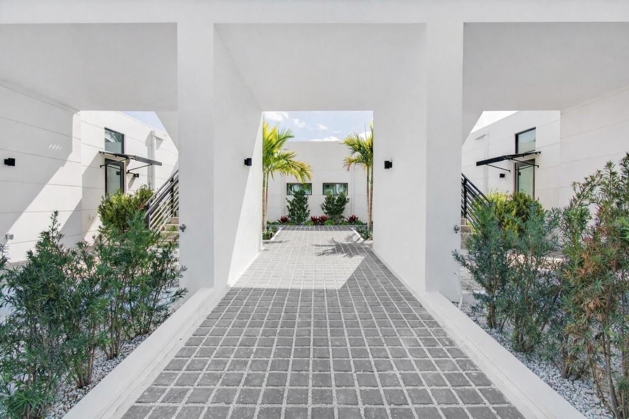 521 3rd Ave N - Photo 3 of 41