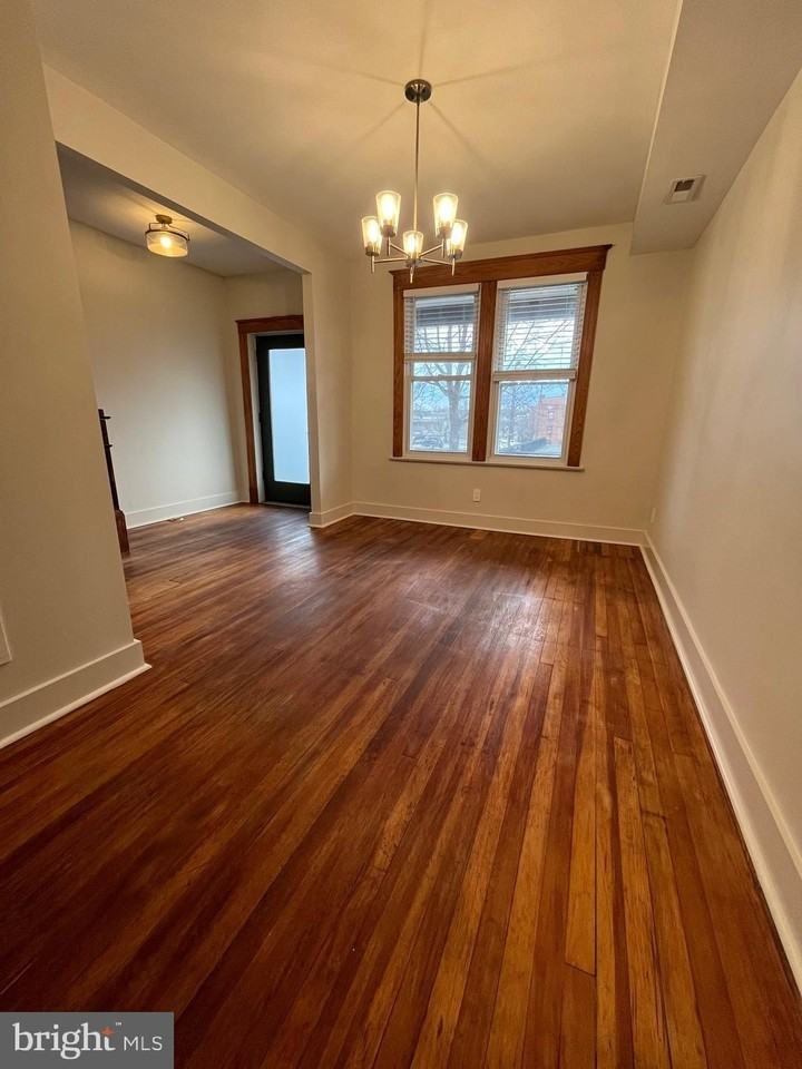 1268 Neal St Ne - Photo 2 of 33