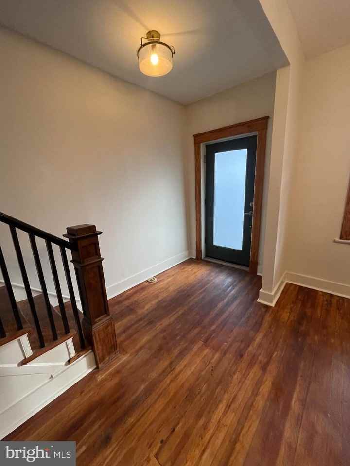 1268 Neal St Ne - Photo 3 of 33