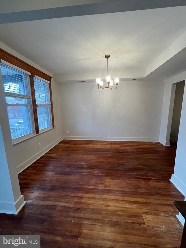 1268 Neal St Ne - Photo 5 of 33