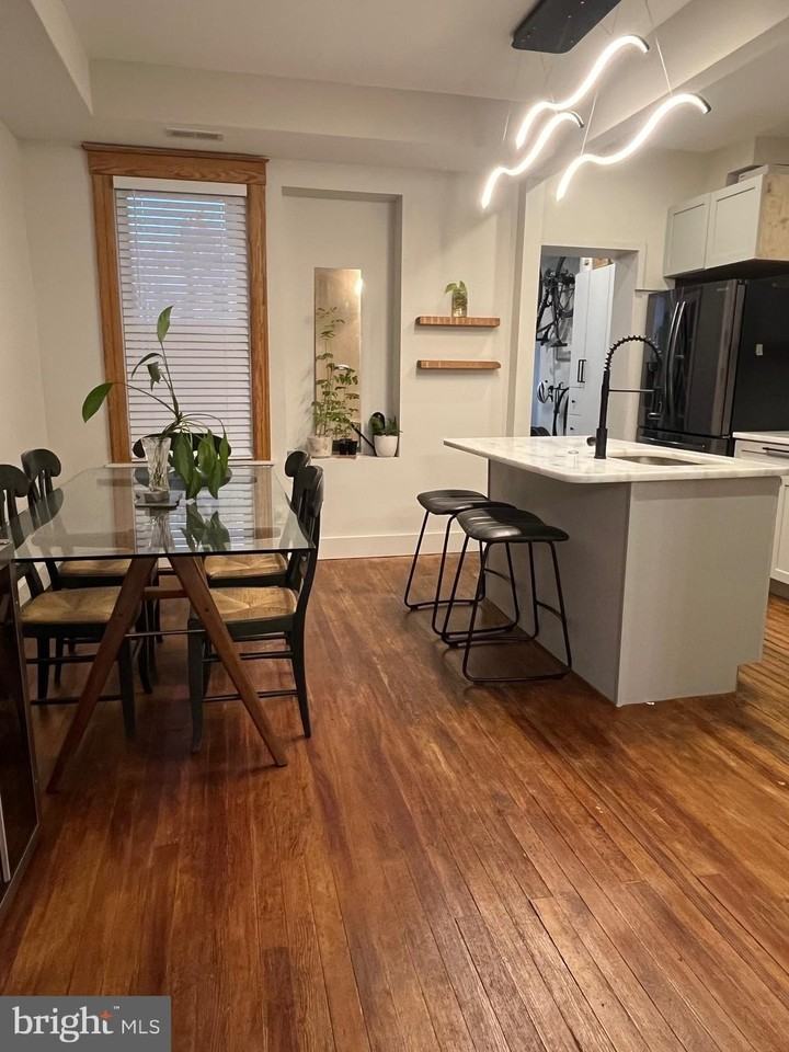 1268 Neal St Ne - Photo 6 of 33