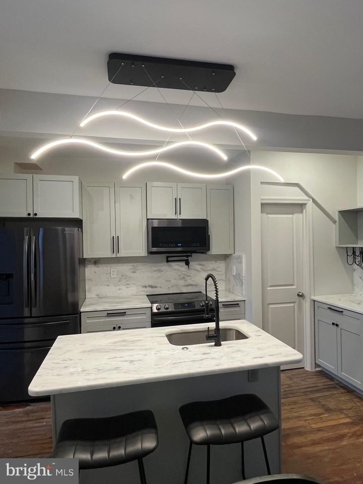 1268 Neal St Ne - Photo 7 of 33