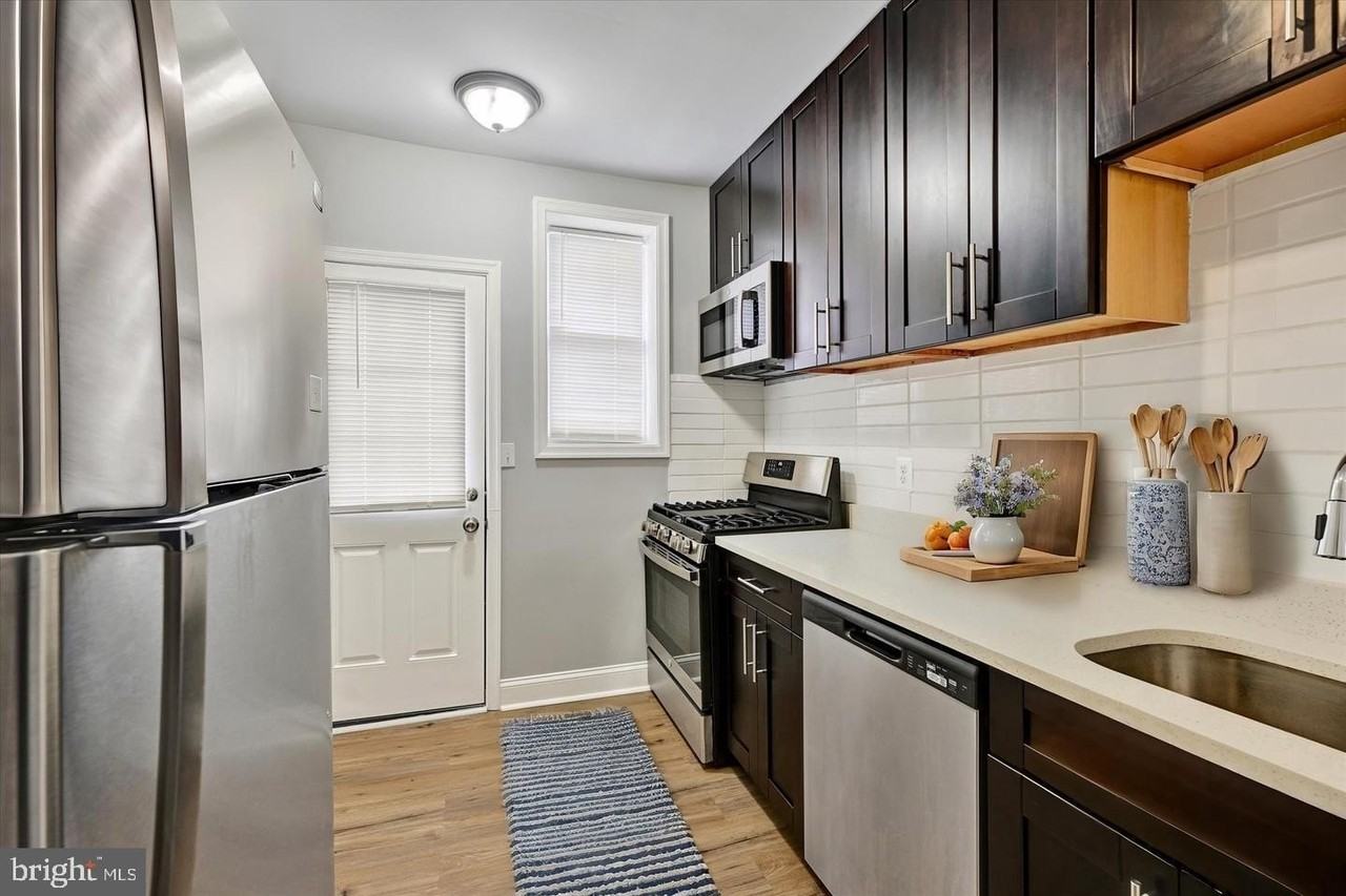 2706 E Chase St - Photo 5 of 16