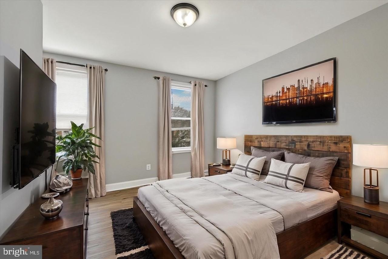 2706 E Chase St - Photo 7 of 16