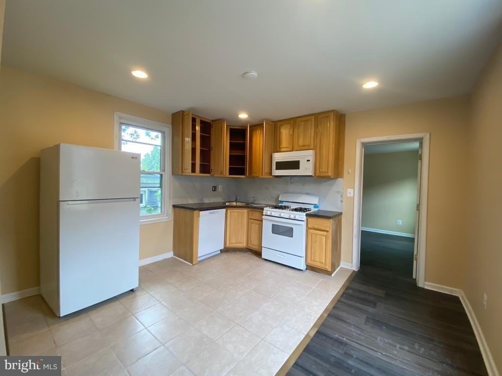 1633 Sexton St - Photo 2 of 6