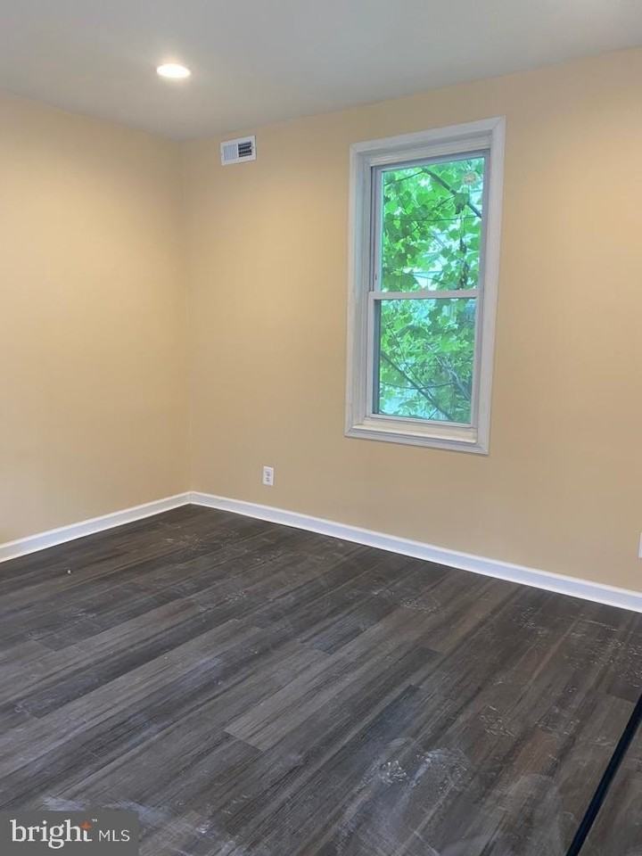 1633 Sexton St - Photo 3 of 6