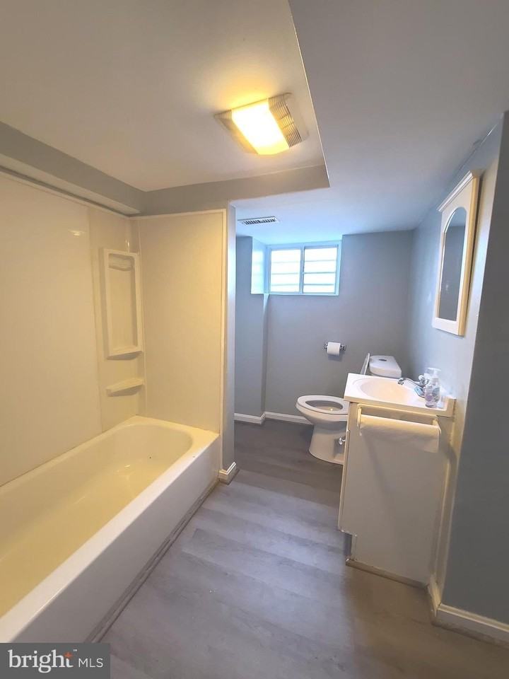 1403 N Linwood Ave - Photo 4 of 11