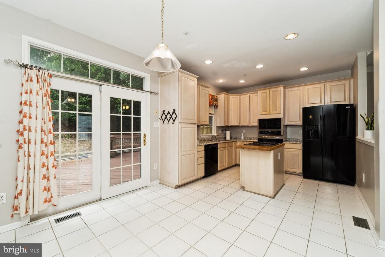 9236 Owings Choice Ct - Photo 3 of 24