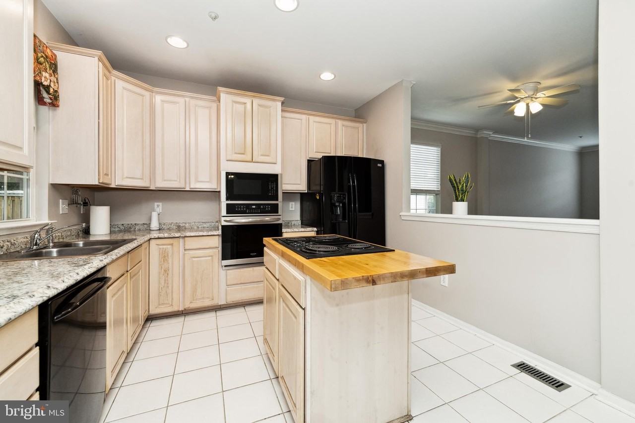 9236 Owings Choice Ct - Photo 4 of 24