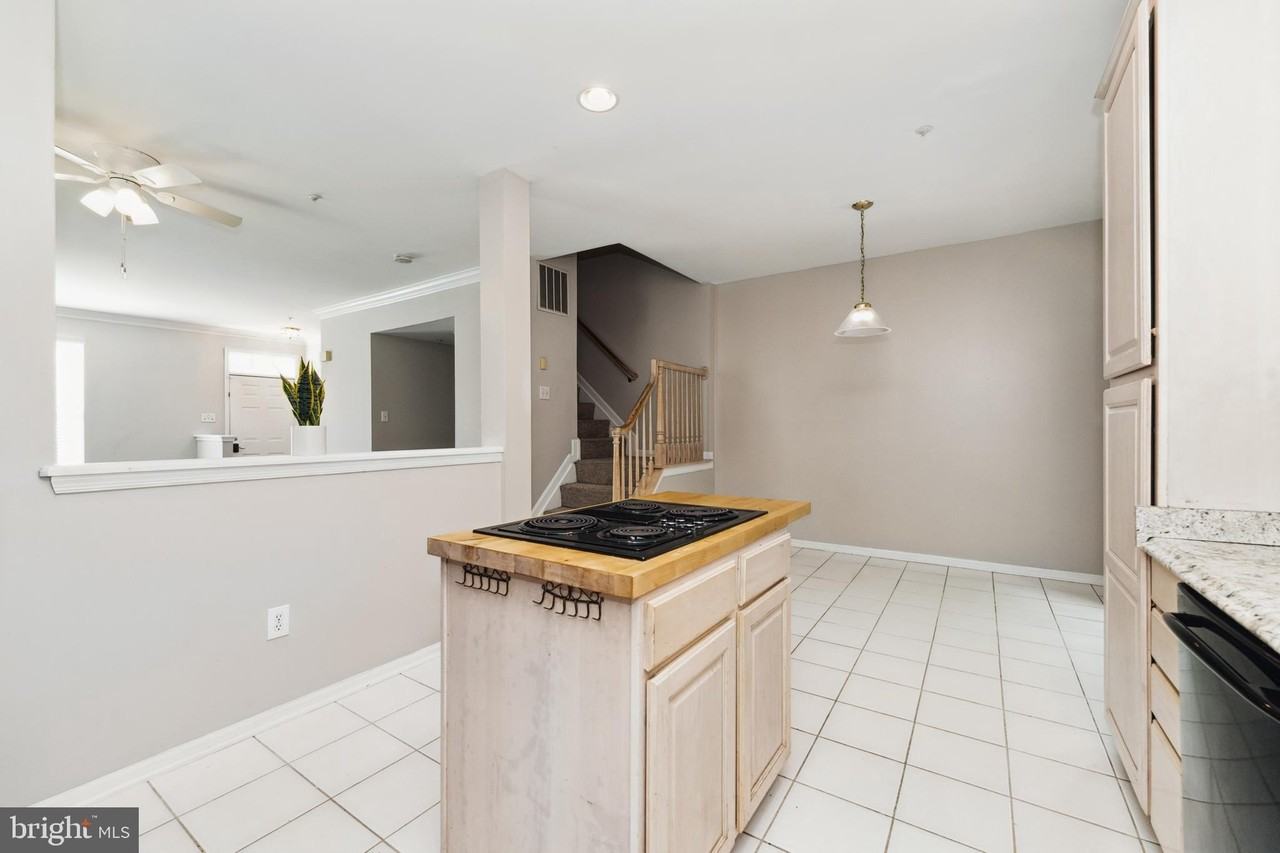 9236 Owings Choice Ct - Photo 5 of 24