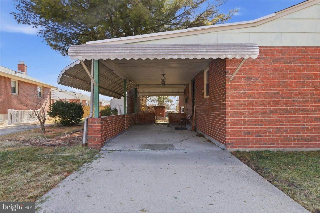 2423 Harwood Rd - Photo 3 of 36