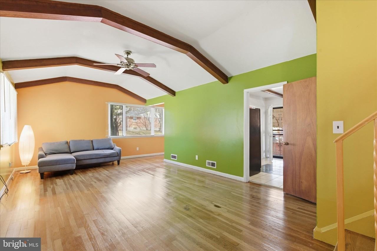 2423 Harwood Rd - Photo 6 of 36