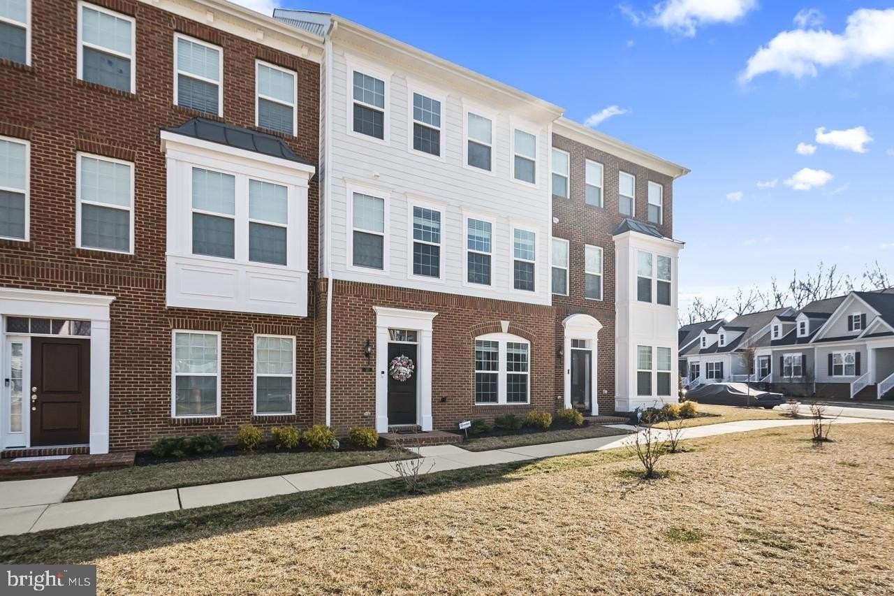 311 Buckeye Cir - Photo 3 of 31