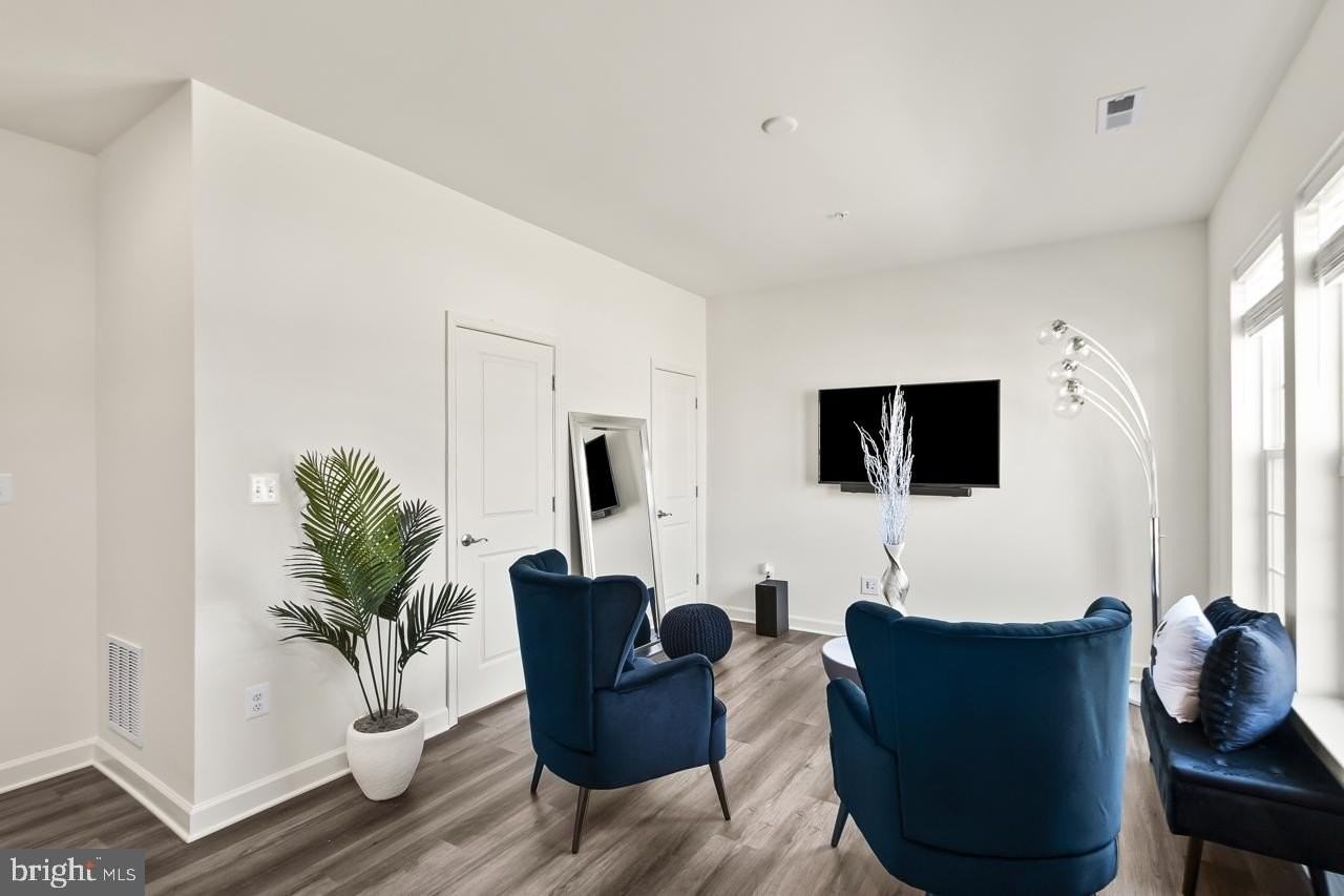 311 Buckeye Cir - Photo 5 of 31