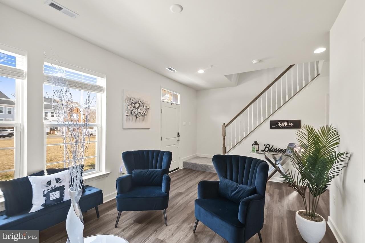 311 Buckeye Cir - Photo 7 of 31