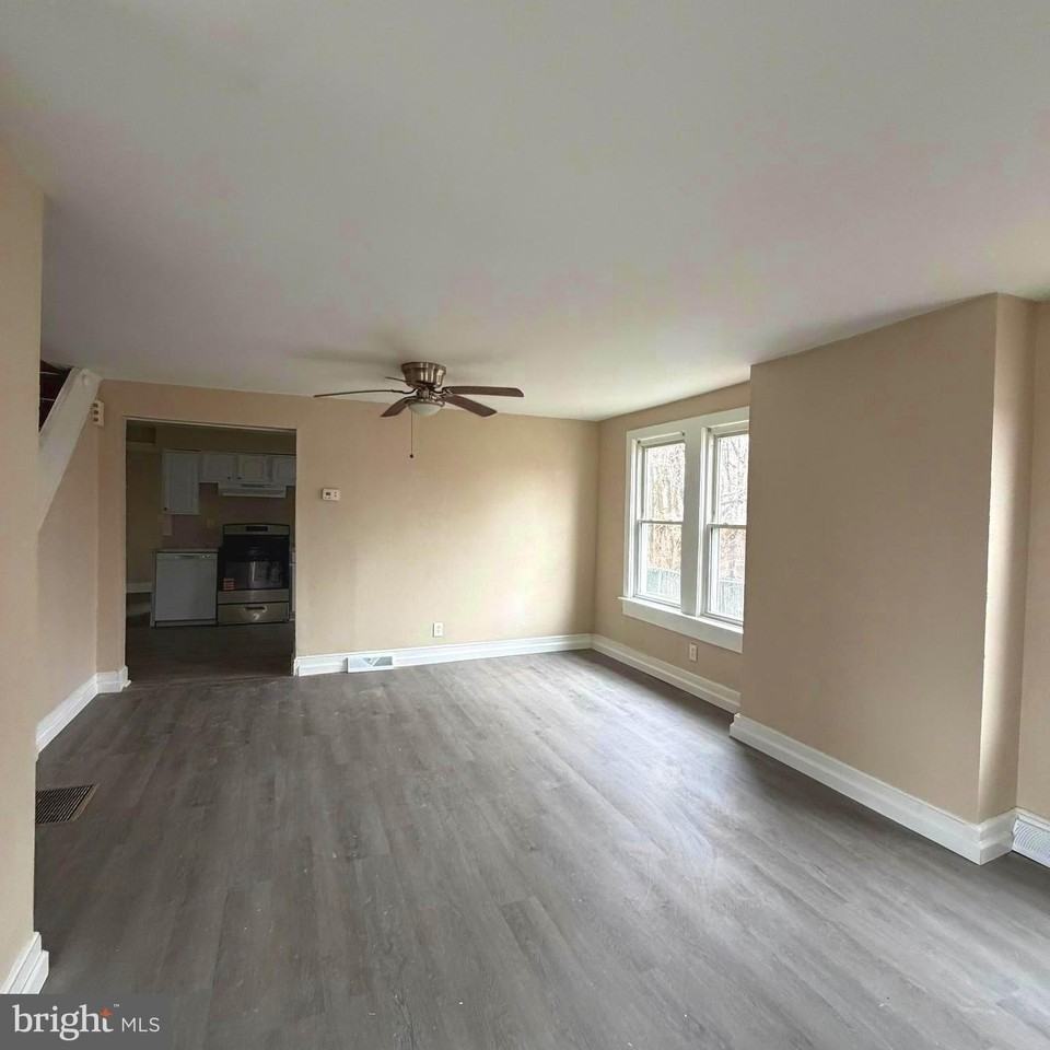 1265 Walter Ave - Photo 2 of 10