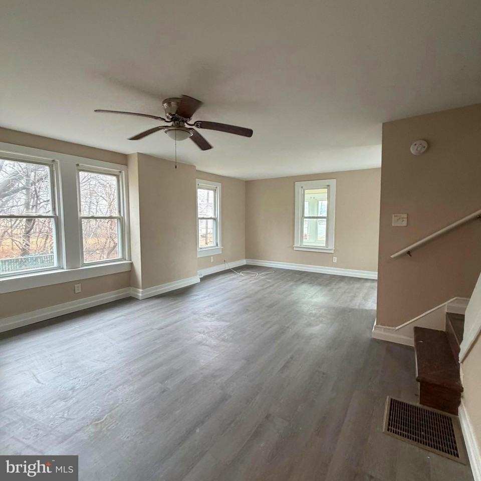 1265 Walter Ave - Photo 3 of 10