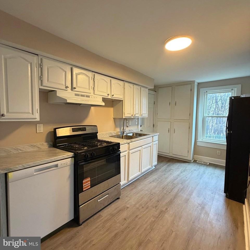 1265 Walter Ave - Photo 4 of 10