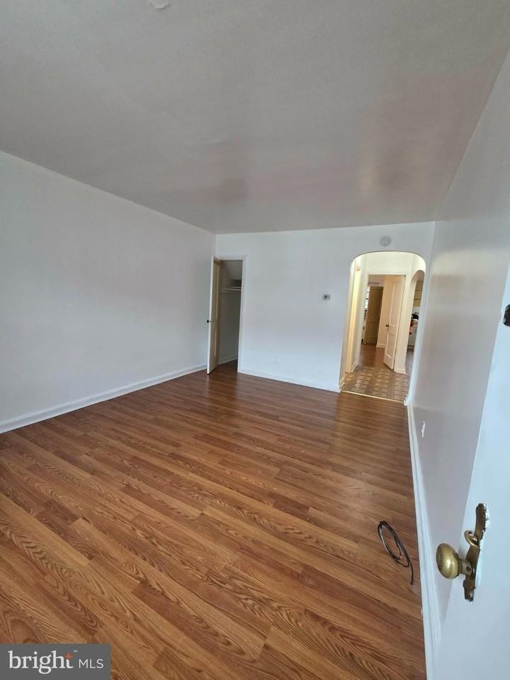 881 Windermere Ave - Photo 3 of 11