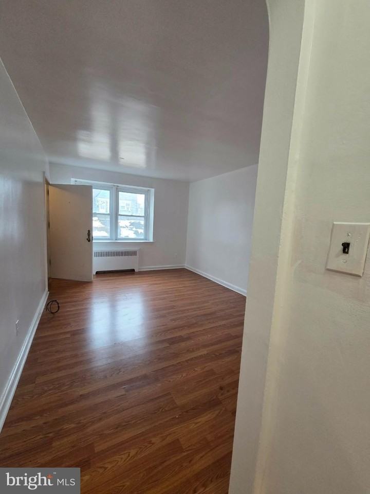 881 Windermere Ave - Photo 4 of 11