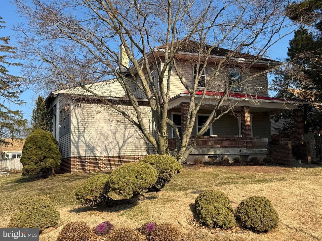 903 Hale St - Photo 2 of 20