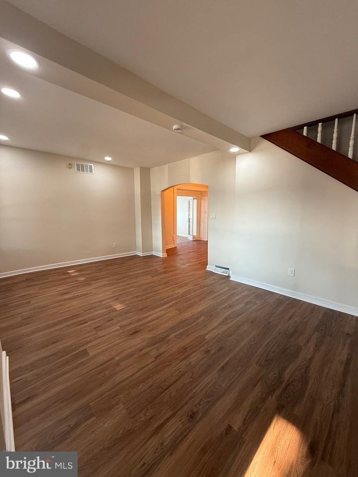 903 Hale St - Photo 3 of 20