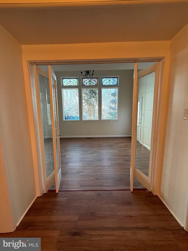 903 Hale St - Photo 6 of 20